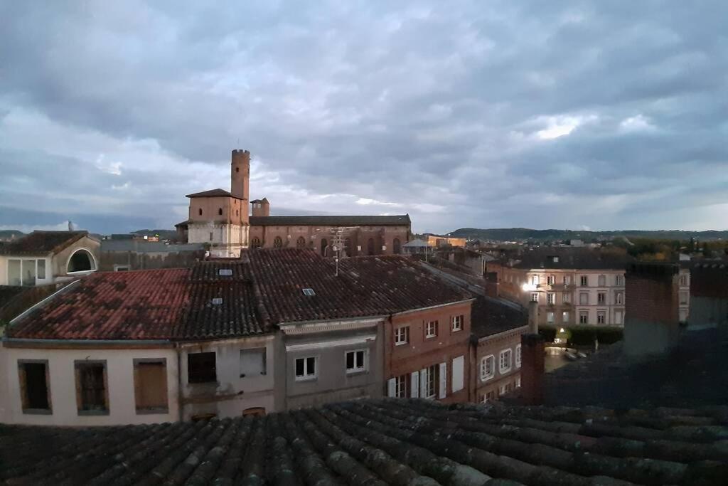 Appartement Exceptionnel 4 Etoiles Hyper Centre Albi 65 M2 Au 4Eme Etage Sans Ascenseur Avec Une Tour Du 12Eme Siecle Экстерьер фото